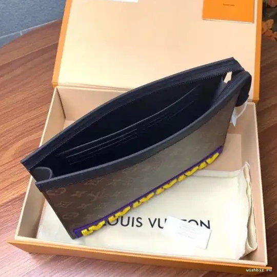 WIS MM LOUIS VUITTON VOYAGE POCHETTE 0623